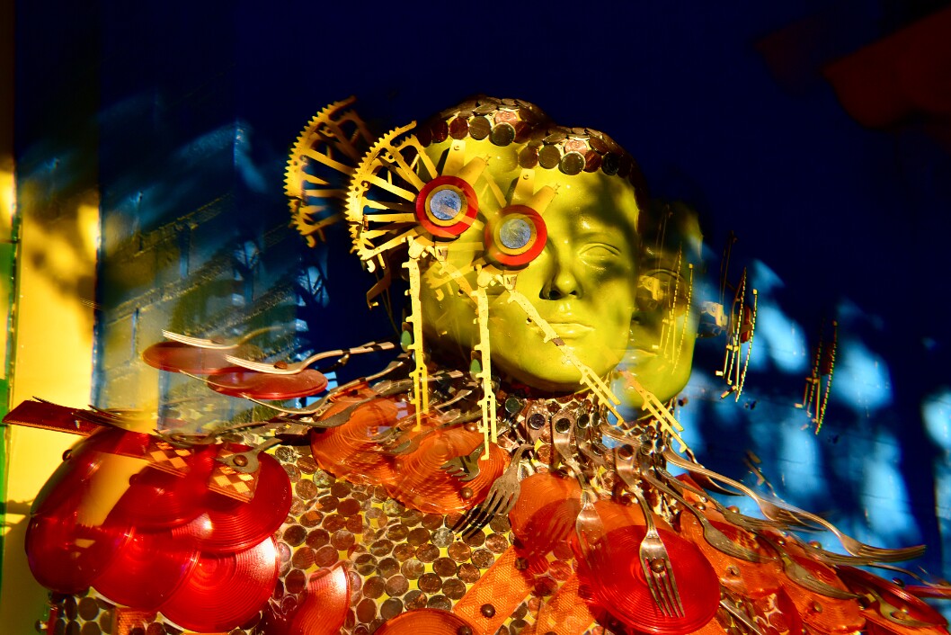 Prism Split Shadow Spread