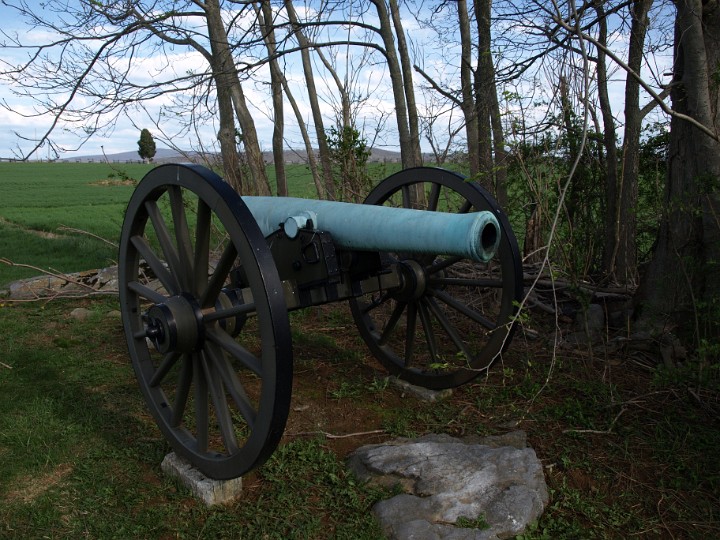 Cannon of the 1st Maryland Light Artillery in a Bit of Wood Cannon of the 1st Maryland Light Artillery in a Bit of Wood