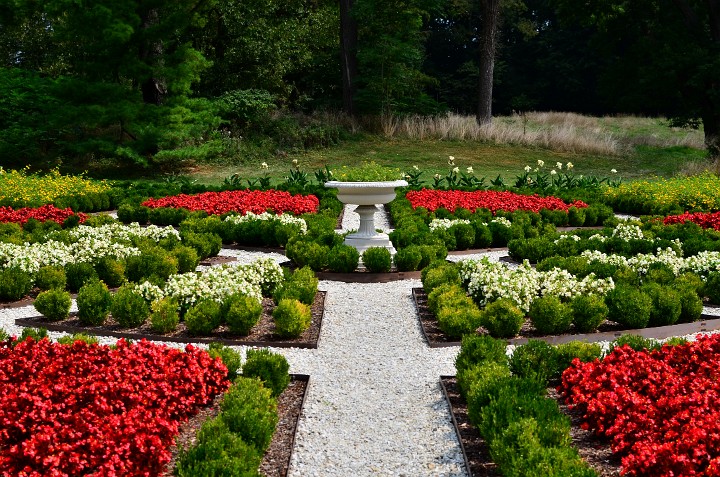 Parterre in Red, White, and Green Parterre in Red, White, and Green