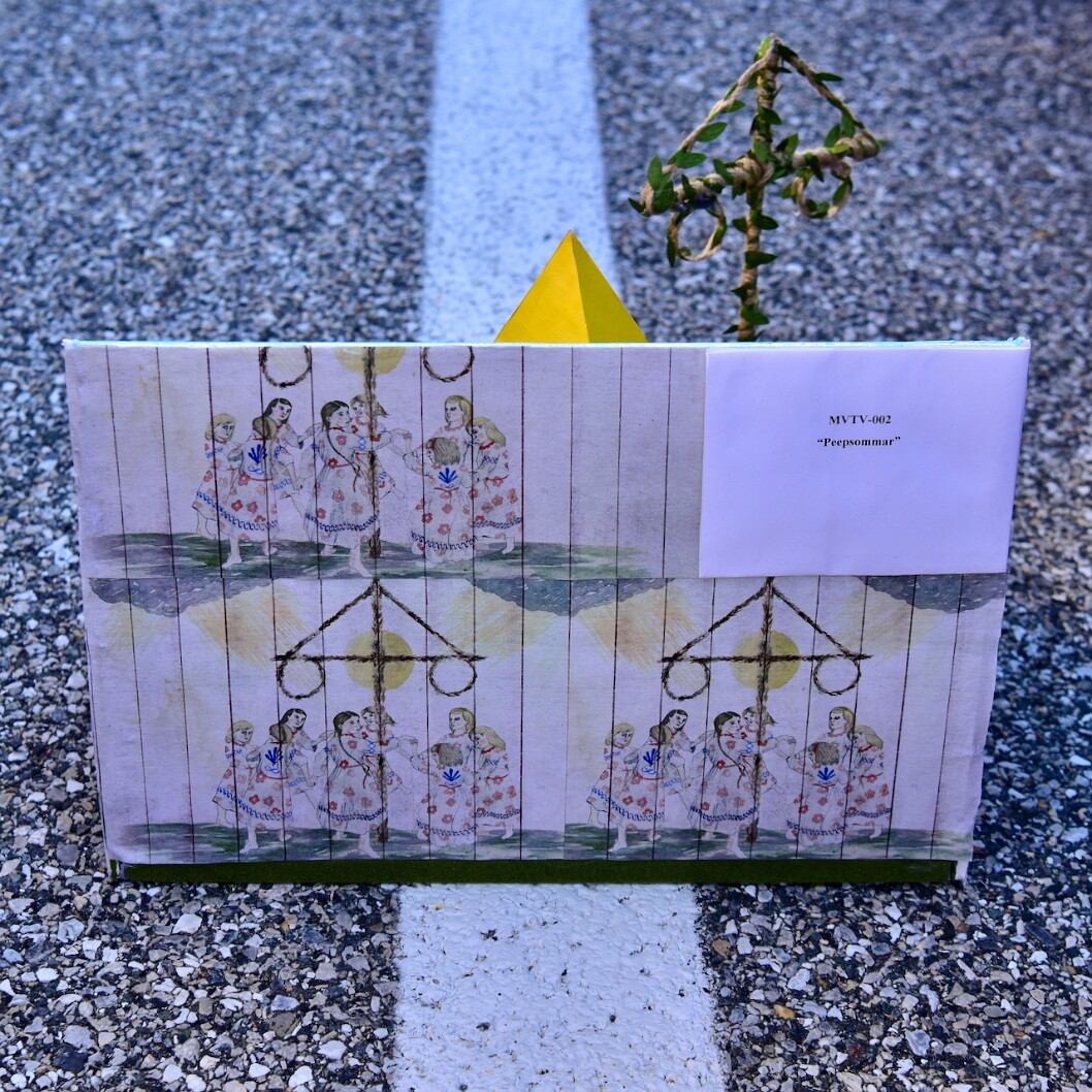 Midsommar Peep Diorama Rear Side