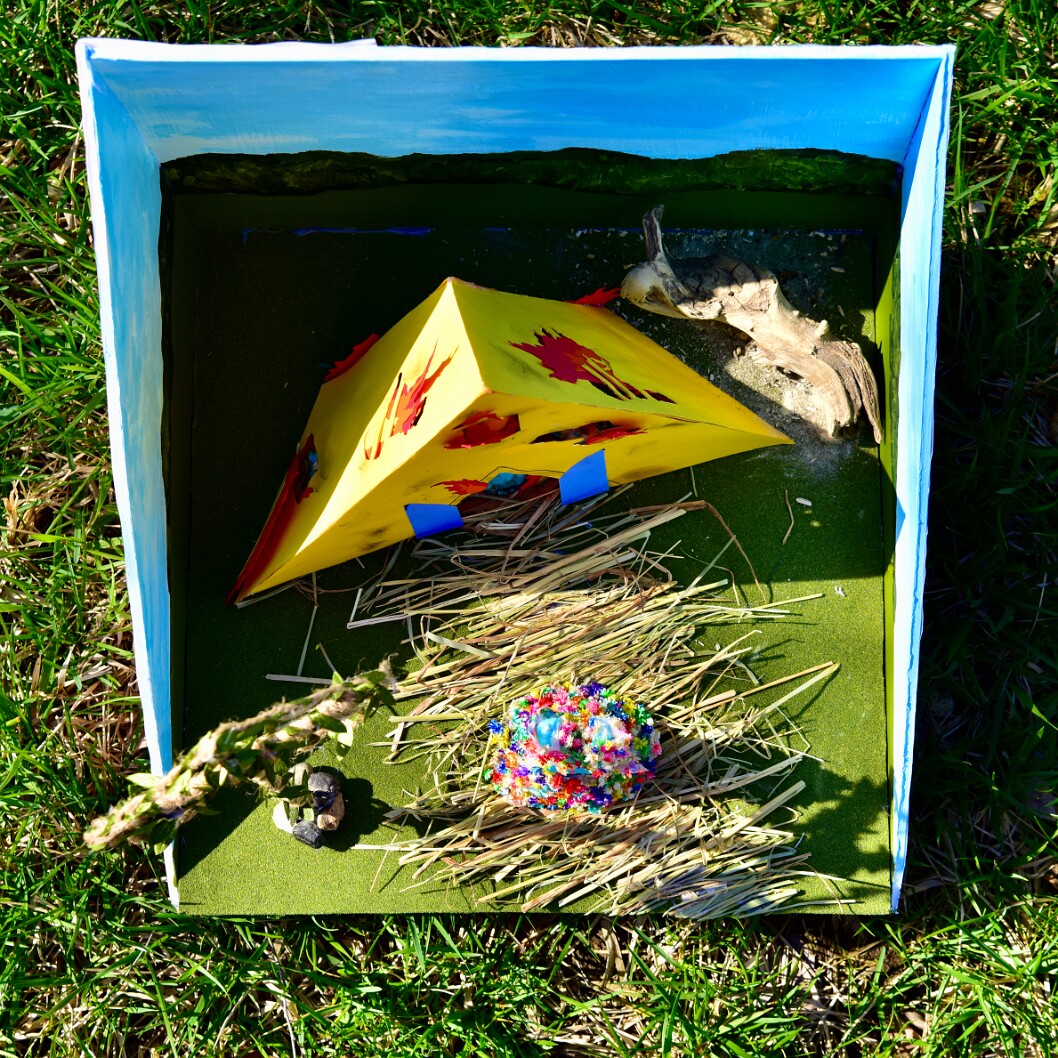 Midsommar Peep Diorama Looking Downward